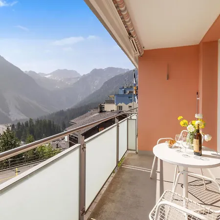 Promenade Apartment *